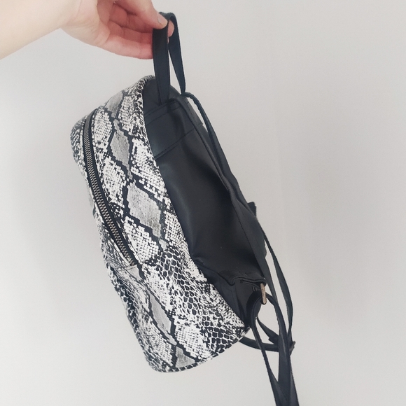 Backpack - Picture 4 of 4